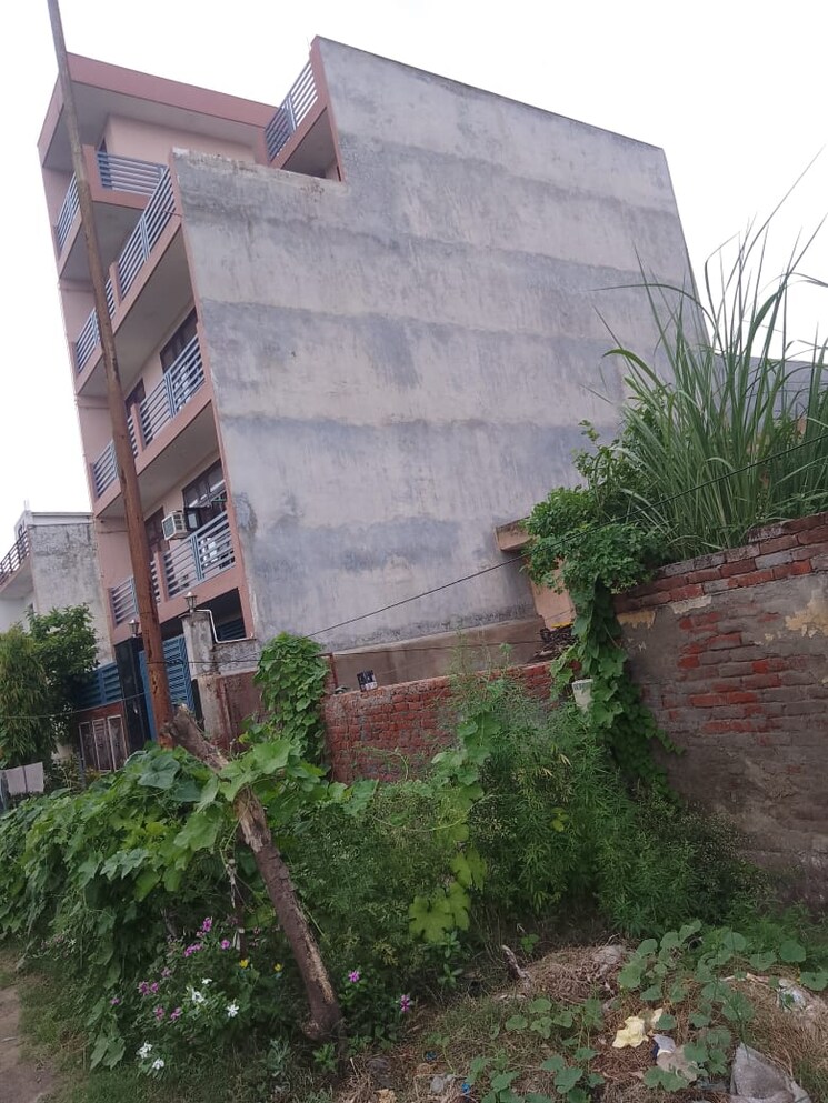 Garden, gladiator-homes-plot 3 Bedroom 120 Sq.Mt. Independent House In Xu Iii Greater Noida Greater Noida 8994322