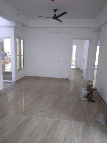 Room in 4 BHK Apartment at Migsun Twiinz, Eta Ii Greater Noida – for Rent