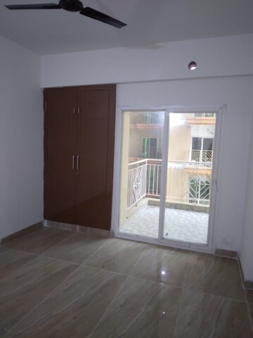Room in 4 BHK Apartment at Migsun Twiinz, Eta Ii Greater Noida – for Rent