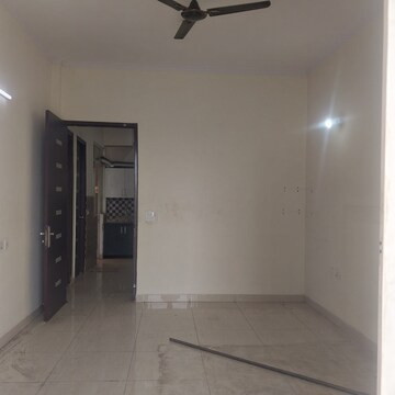Room in 3 BHK Apartment at Gaur Saundaryam Phase II, Tech Zone 4 Greater Noida – for Rent