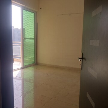 Room in 3 BHK Apartment at Gaur Saundaryam Phase II, Tech Zone 4 Greater Noida – for Rent
