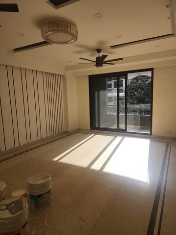 Kitchen in 3.5 BHK Builder Floor at Dlf Phase ii – for Rent