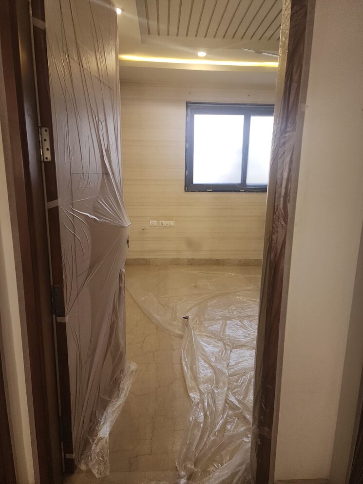 Bathroom, dlf phase ii 3.5 Bedroom 215 Sq.Yd. Builder Floor In Dlf Phase ii Gurgaon 8994469