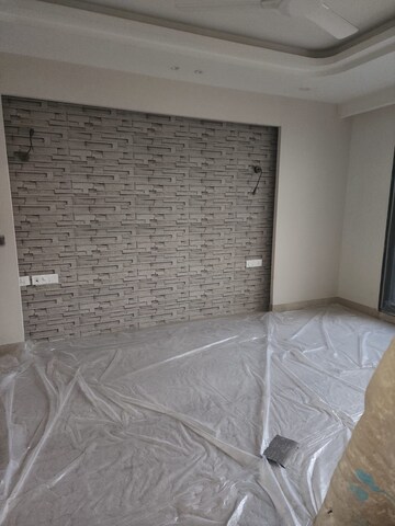 Bathroom in 3.5 BHK Builder Floor at Dlf Phase ii – for Rent