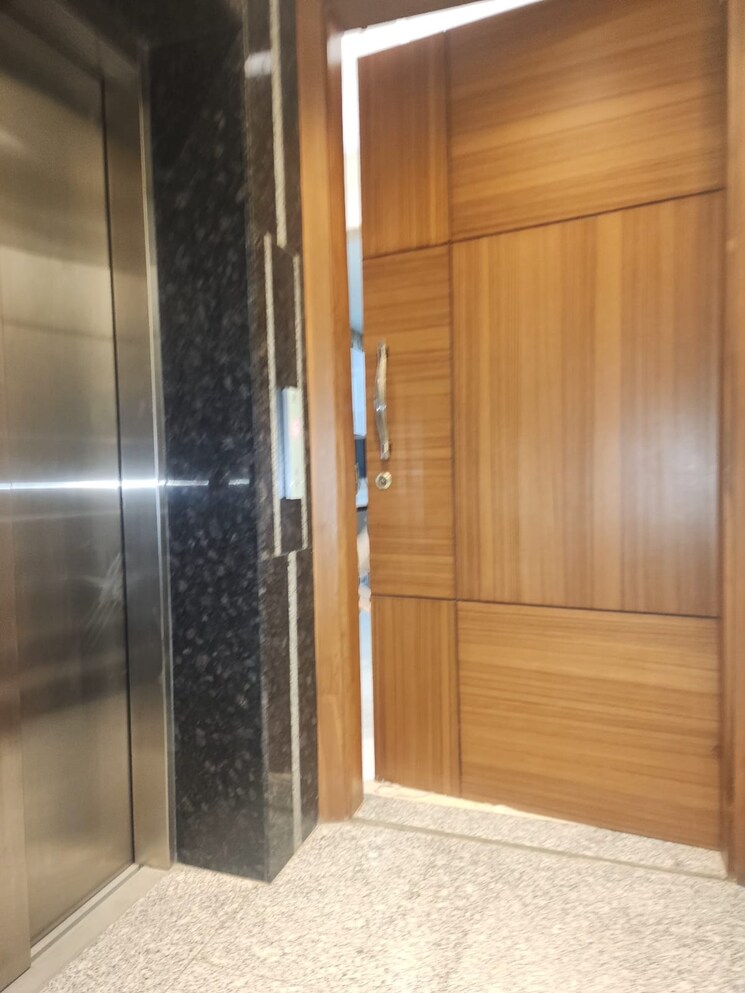 Bathroom, dlf phase ii 3.5 Bedroom 215 Sq.Yd. Builder Floor In Dlf Phase ii Gurgaon 8994469