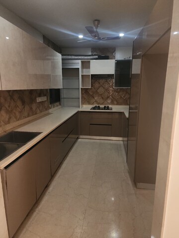 Kitchen in 3.5 BHK Builder Floor at Dlf Phase ii – for Rent