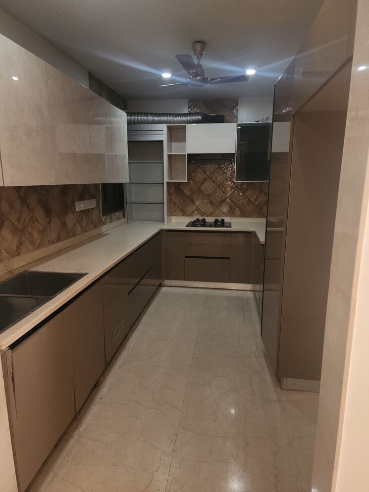 Kitchen, dlf phase ii 3.5 Bedroom 215 Sq.Yd. Builder Floor In Dlf Phase ii Gurgaon 8994469