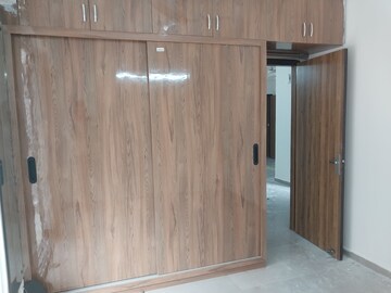 Room in 2.5 BHK Apartment at Mahagun Mywoods II, Sector 16c Greater Noida – for Rent
