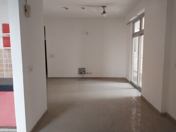 Room in 2.5 BHK Apartment at Mahagun Mywoods II, Sector 16c Greater Noida – for Rent