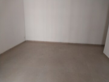 Room in 2.5 BHK Apartment at Mahagun Mywoods II, Sector 16c Greater Noida – for Rent