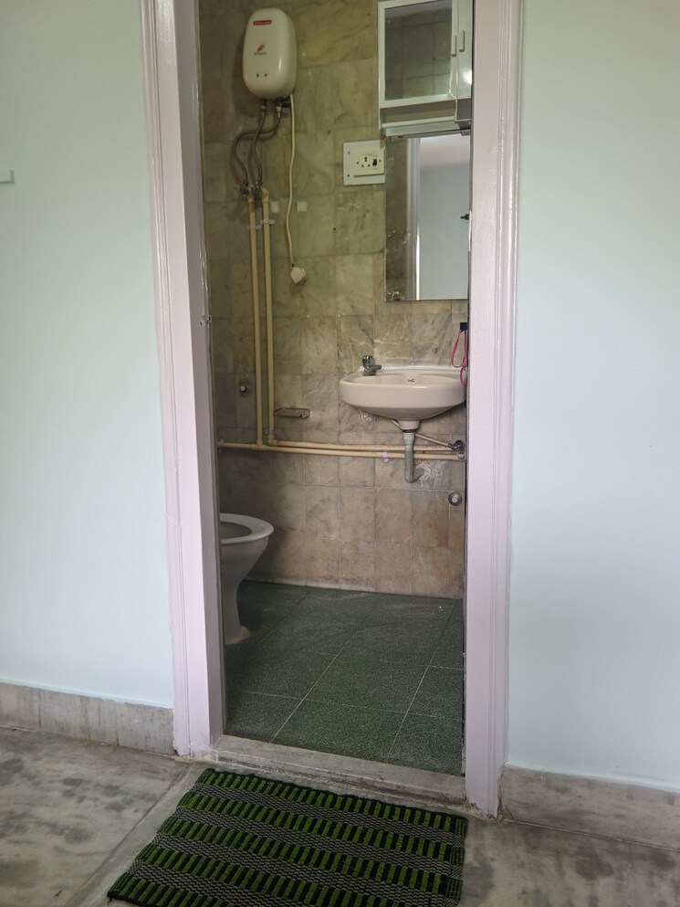 Bathroom, mahim west 2 Bedroom 680 Sq.Ft. Apartment In Mahim West Mumbai 8994496