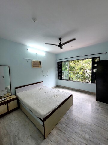 Bedroom in 2 BHK Apartment at Mahim West – for Rent