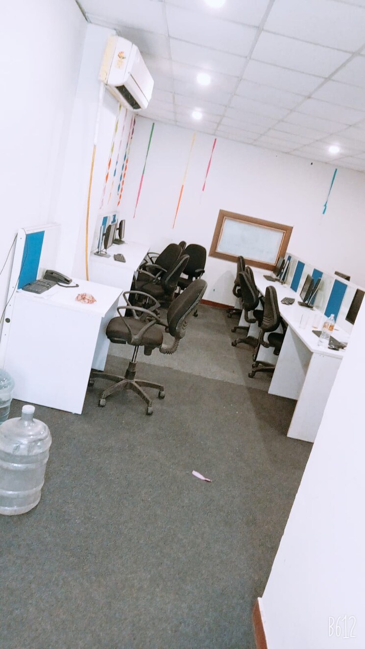 Team Area, sector 65 Commercial Office Space 1000 Sq.Ft. In Sector 65 Noida 8994478