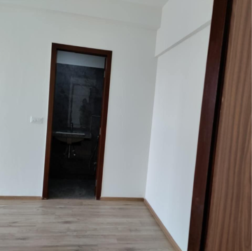 Room in 1 BHK Apartment at Amanora Adreno Towers, Amanora Park Town – for Rent