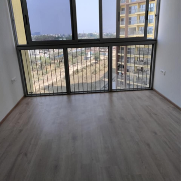 Room in 1 BHK Apartment at Amanora Adreno Towers, Amanora Park Town – for Rent