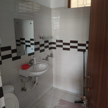 Bathroom in 3.5 BHK Villa at Sector 21 – for Rent