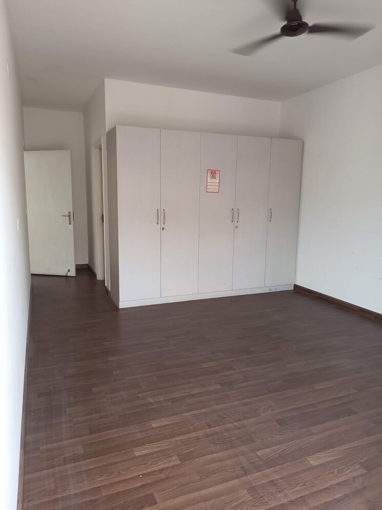 Room, bptp-park-81 3 Bedroom 300 Sq.Yd. Builder Floor In Sector 81 Faridabad 8994565