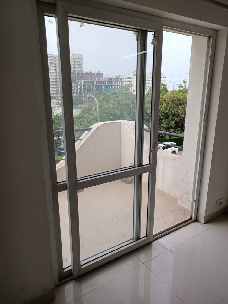 Balcony, bptp-park-81 3 Bedroom 300 Sq.Yd. Builder Floor In Sector 81 Faridabad 8994565