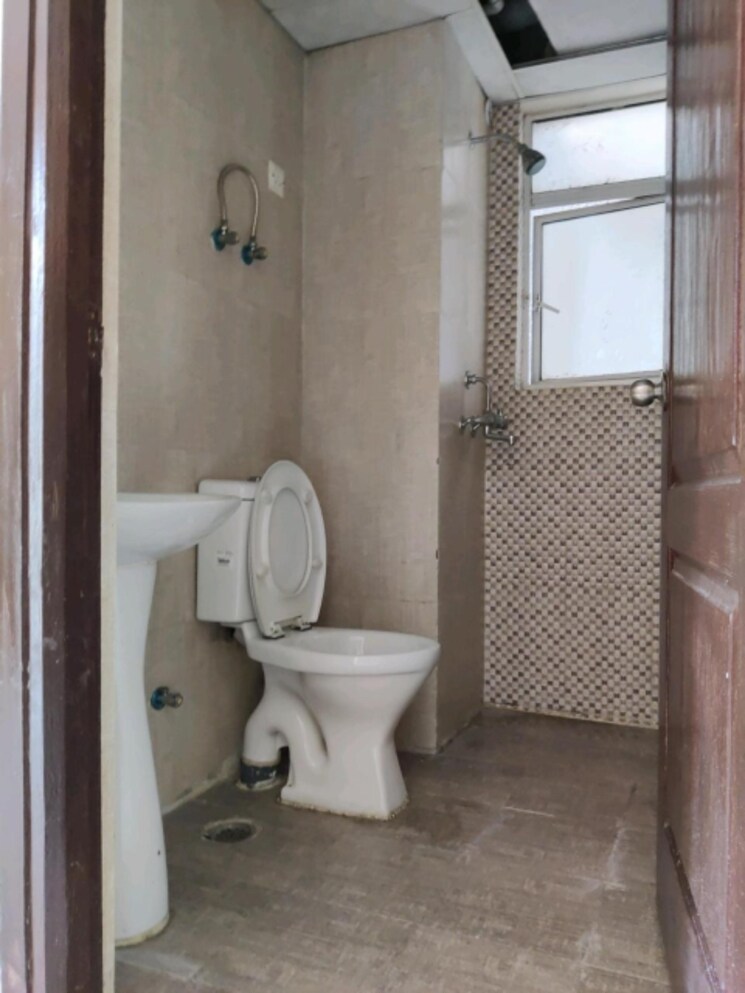 Bathroom, aditya-urban-homes 2 Bedroom 840 Sq.Ft. Apartment In Shahpur Bamheta Ghaziabad 8994604