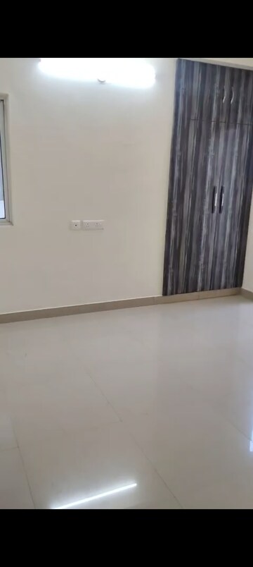 Room in 3 BHK Apartment at VVIP Addresses, Raj Nagar Extension – for Rent