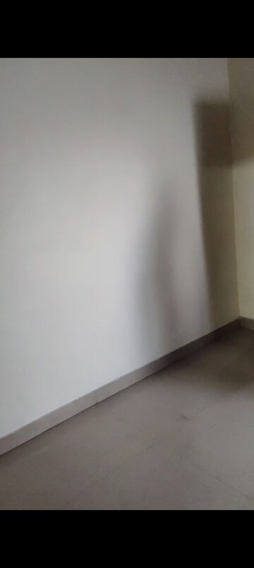 Room in 3 BHK Apartment at VVIP Addresses, Raj Nagar Extension – for Rent