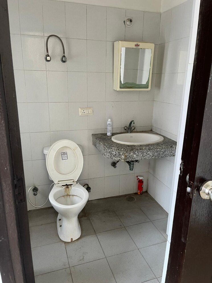 Bathroom, klj-greens 2.5 Bedroom 1343 Sq.Ft. Apartment In Sector 77 Faridabad 8994620