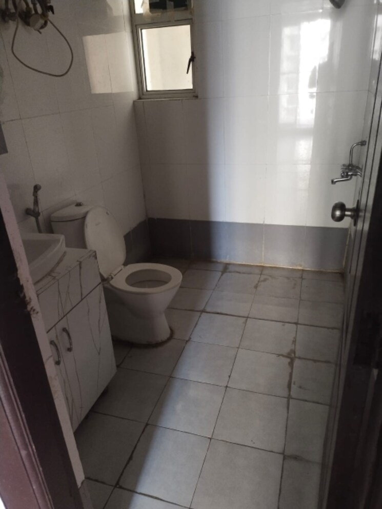 Bathroom, aditya-urban-homes 2 Bedroom 840 Sq.Ft. Apartment In Shahpur Bamheta Ghaziabad 8994696