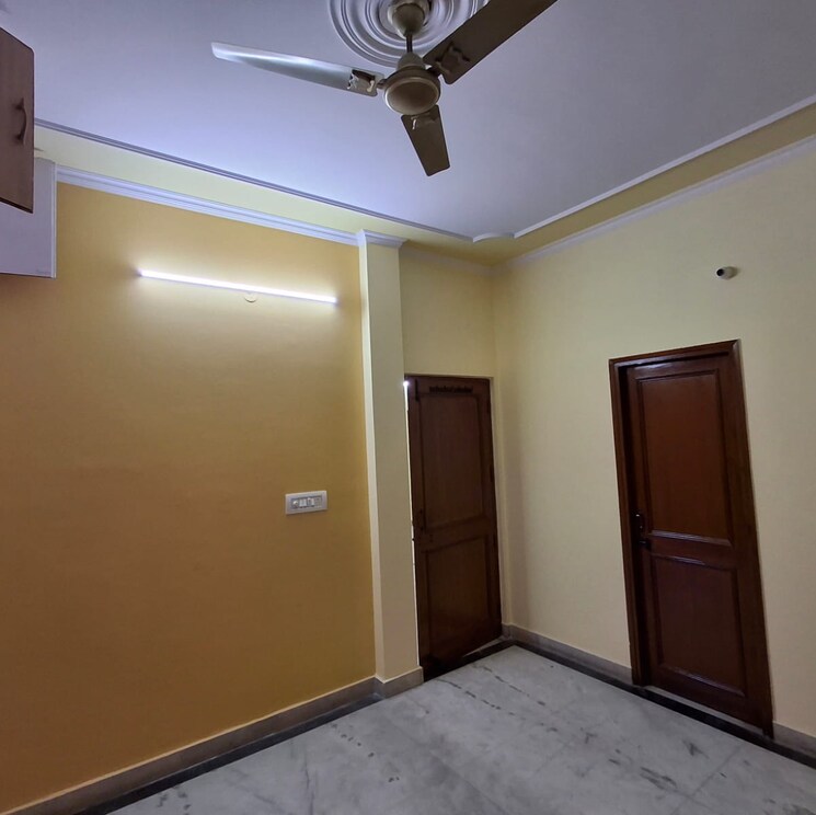 Room, sector 23 2.5 Bedroom 1200 Sq.Ft. Villa In Sector 23 Gurgaon 8994720