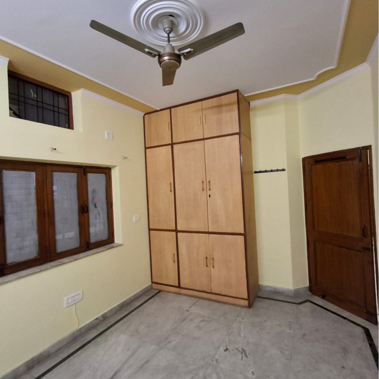 Room, sector 23 2.5 Bedroom 1200 Sq.Ft. Villa In Sector 23 Gurgaon 8994720
