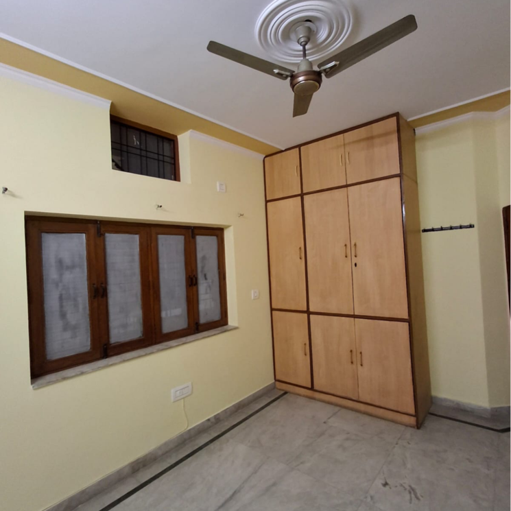 Room, sector 23 2.5 Bedroom 1200 Sq.Ft. Villa In Sector 23 Gurgaon 8994720