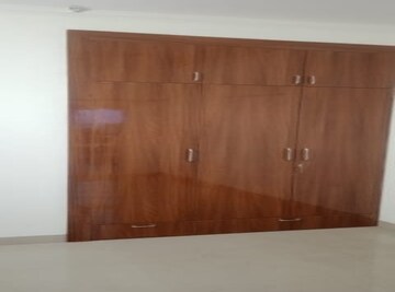 Furnished Amenities in 2.5 BHK Apartment at Sector 95 – for Sale