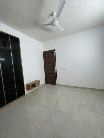 Room in 3 BHK Apartment at Smart World Orchard, Sector 61 – for Sale