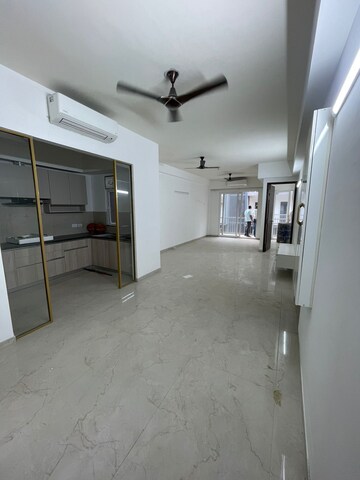 Room in 3 BHK Apartment at Smart World Orchard, Sector 61 – for Sale