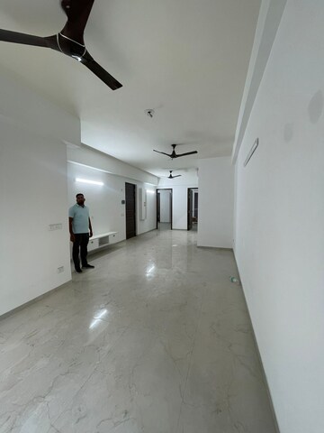 Room in 3 BHK Apartment at Smart World Orchard, Sector 61 – for Sale