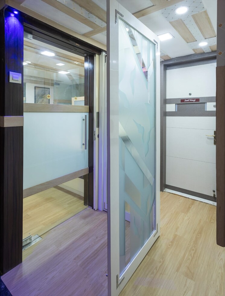 Room, relcon-house Commercial Office Space 1000 Sq.Ft. In Vile Parle East Mumbai 8994701