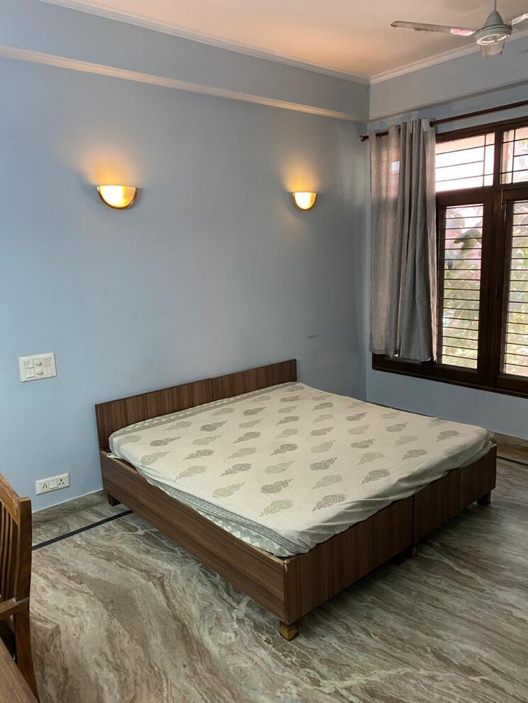 Bedroom, sector 30 4 Bedroom 2500 Sq.Ft. Builder Floor In Sector 30 Noida 8994668