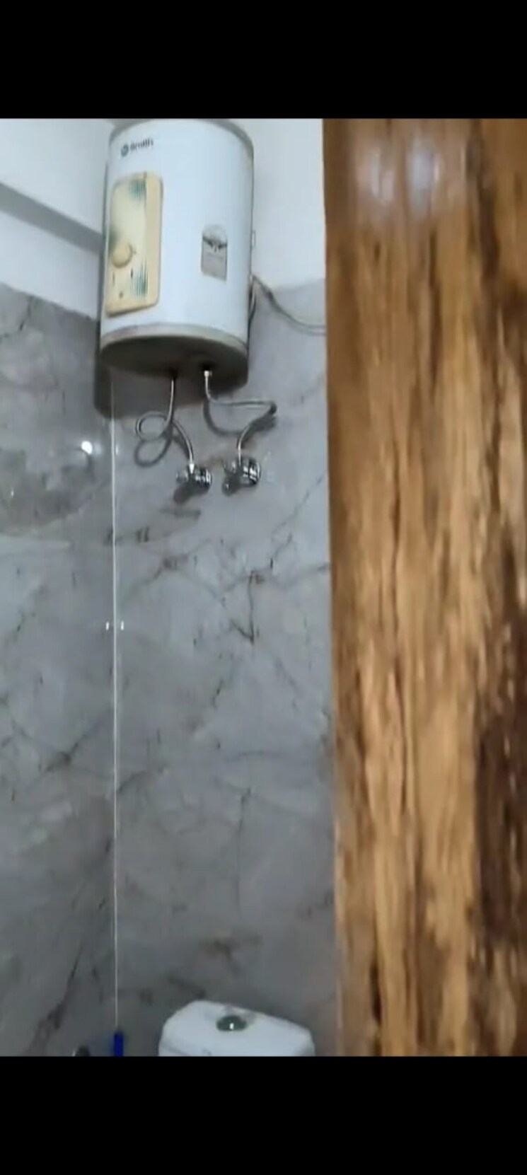 Bathroom, vaishali sector 2 2 Bedroom 700 Sq.Ft. Builder Floor In Vaishali Sector 2 Ghaziabad 8994792