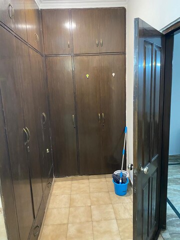 Furnished Amenities in 4 BHK Builder Floor at Sector 30 – for Rent