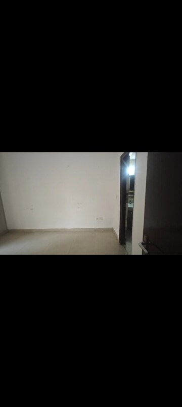 Room in 2 BHK Apartment at Ascent Savy Ville De, Raj Nagar Extension – for Rent