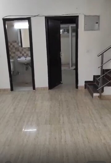 Room in 3 BHK Villa at Amrapali Dream Valley, Tech Zone 4 Greater Noida – for Sale