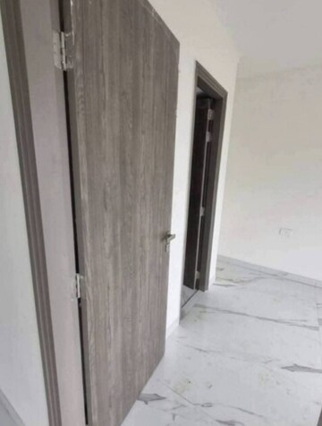 Building Lobby in 3.5 BHK Builder Floor at M3M Soulitude, Sector 89 – for Sale