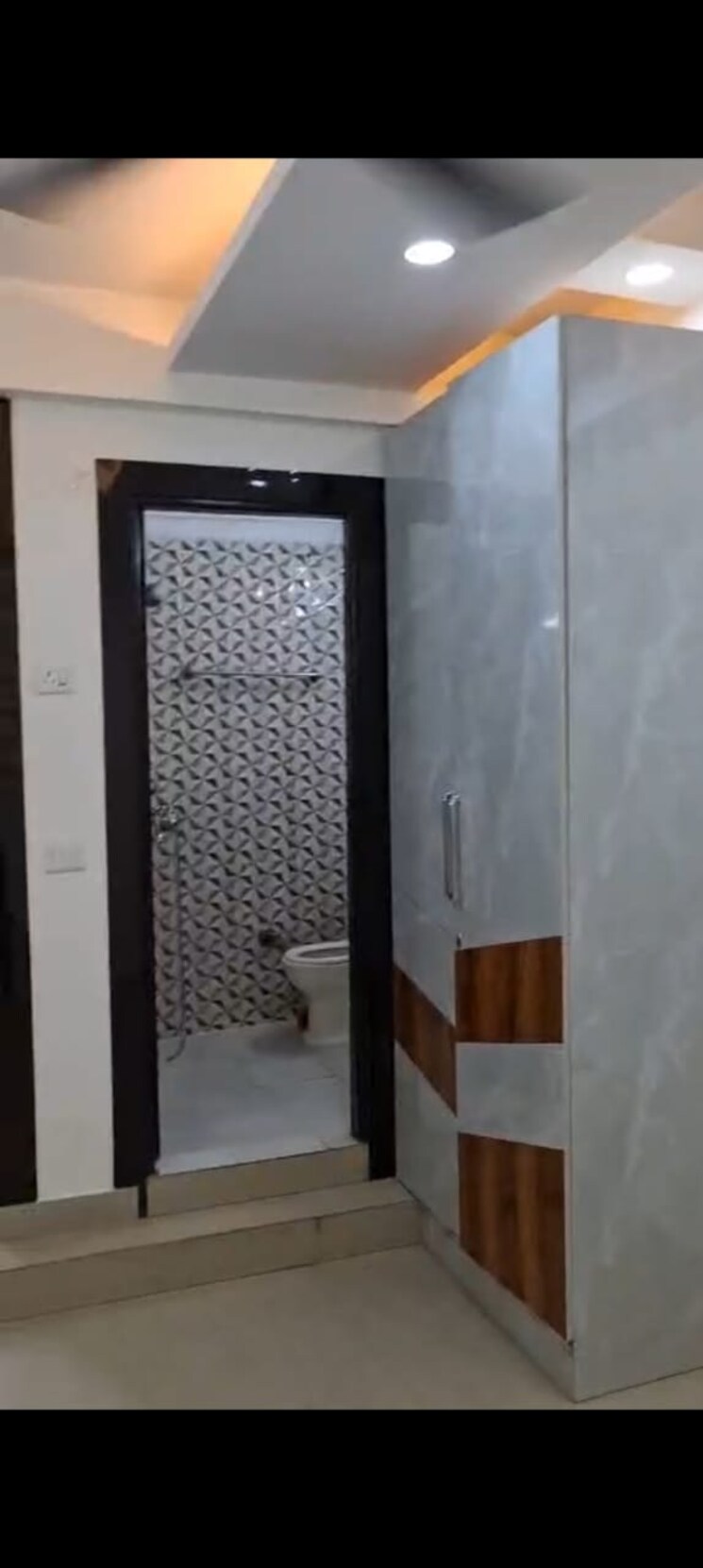 Bathroom, vaishali sector 2 2 Bedroom 800 Sq.Ft. Builder Floor In Vaishali Sector 2 Ghaziabad 8994985