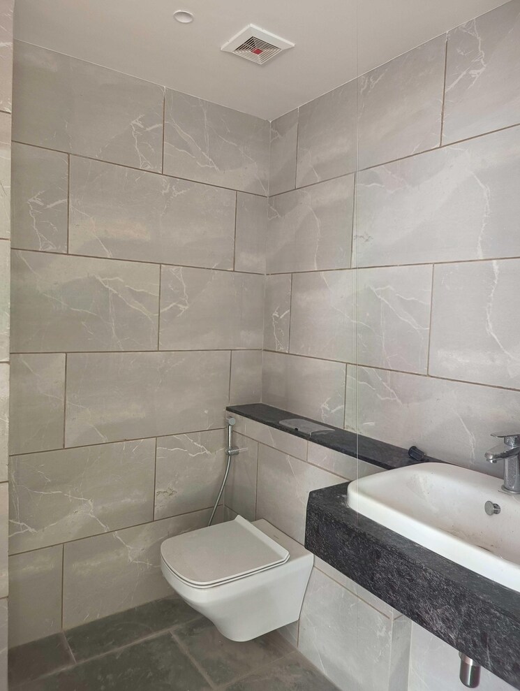 Bathroom, rustomjee-crown 5 Bedroom 3090 Sq.Ft. Apartment In Prabhadevi Mumbai 8995020