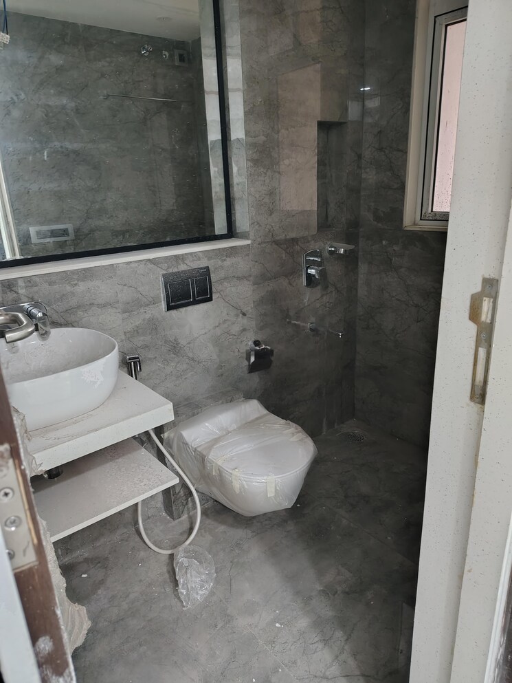Bathroom, nahar-amaryllis-towers-and-plaza 3 Bedroom 978 Sq.Ft. Apartment In Chandivali Mumbai 8995053