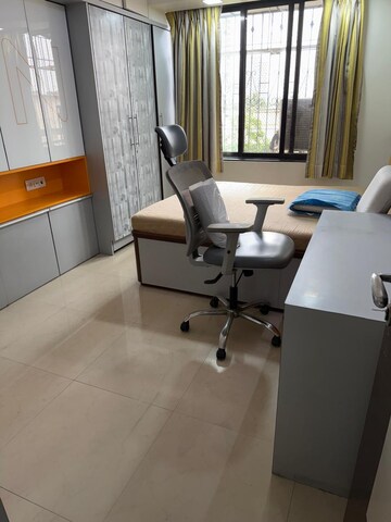 Team Area in 2 BHK Apartment at Matunga West – for Rent