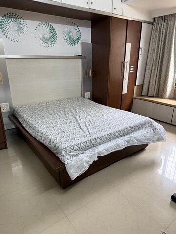 Bedroom in 2 BHK Apartment at Matunga West – for Rent