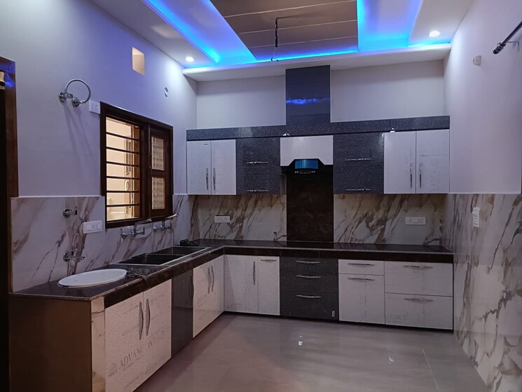 Kitchen, central-town 2 Bedroom 950 Sq.Ft. Apartment In Vip Road Zirakpur 8995120