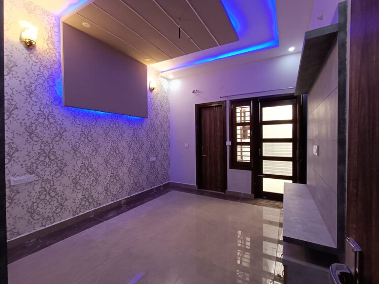 Room, central-town 2 Bedroom 950 Sq.Ft. Apartment In Vip Road Zirakpur 8995120