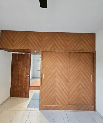 Room in 2 BHK Apartment at Trendsquares Ambience, Thanisandra Main Road – for Rent