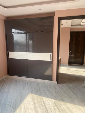 Room in 3 BHK Builder Floor at Chattarpur – for Rent